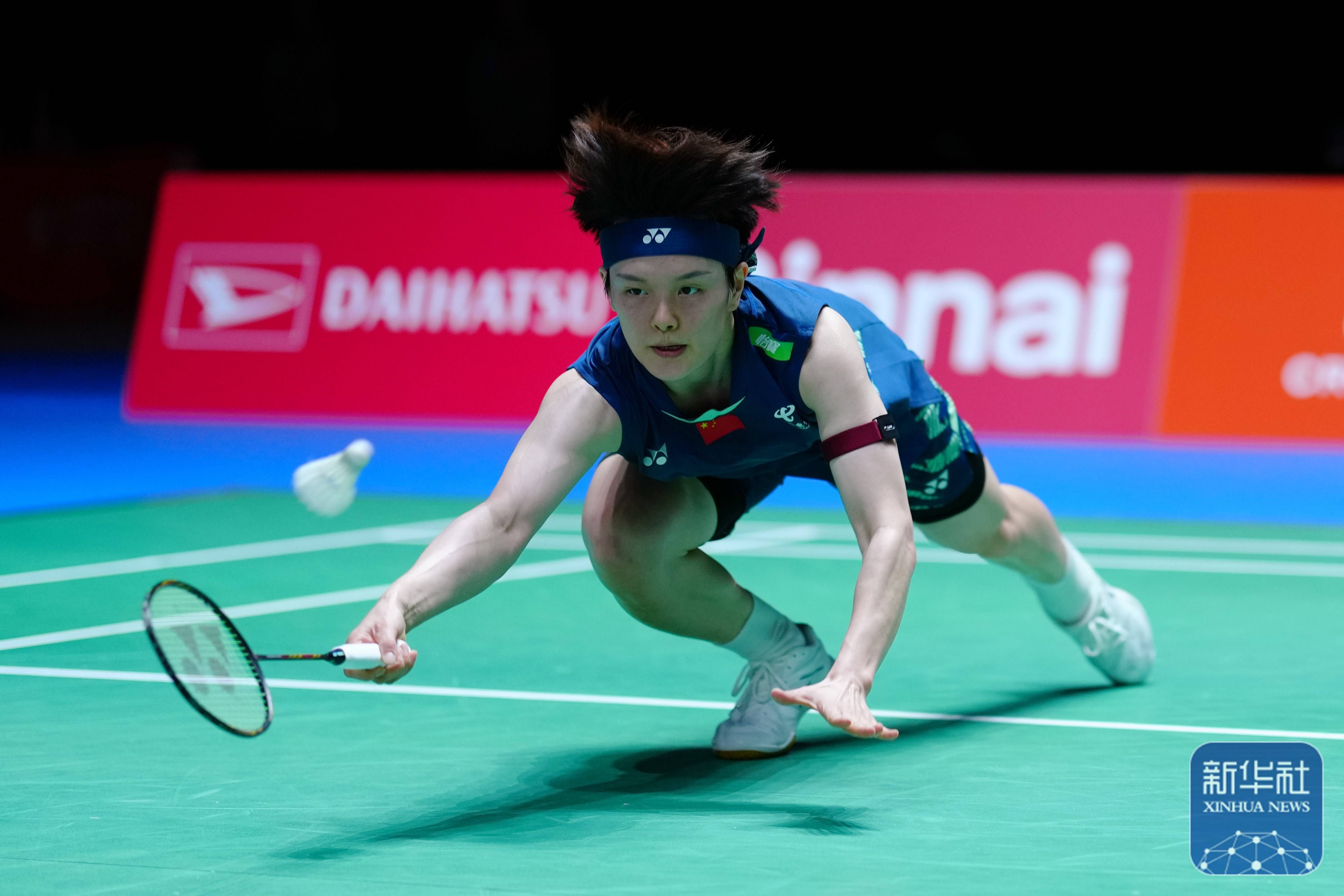 色拖着一大 色拖着一大