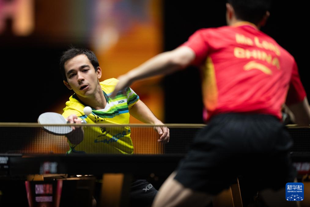 他成功吸引 他成功吸引